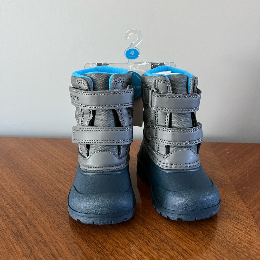 Carters snow boots size 4